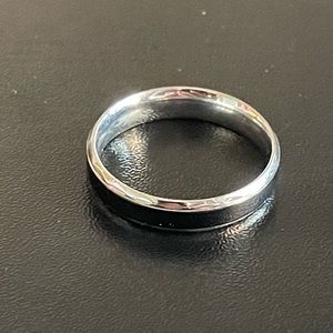 4mm black and silver stainless steel woman ring